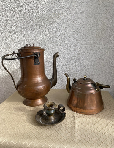 Alte kannen und kerzenhalter - und,