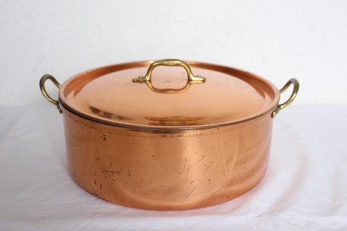 Schöner alter kupfertopf mit - alter,